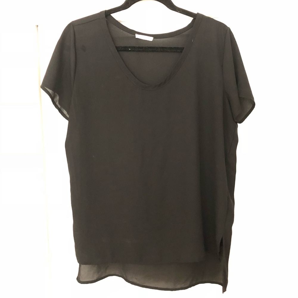 Lot of (2) Soprano Size M Short-Sleeve Blouses